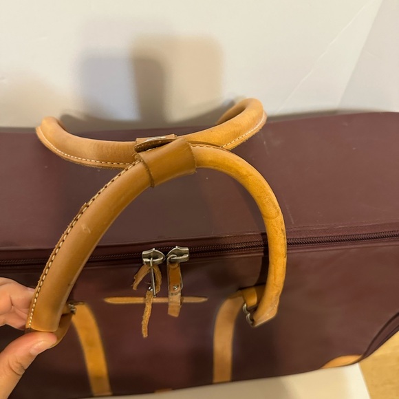 Jon Hart Design Maroon and Tan Travel Bag - Picture 5 of 15